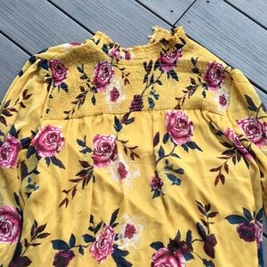 NWT Super cute mustard blouse, size 3X, fits small